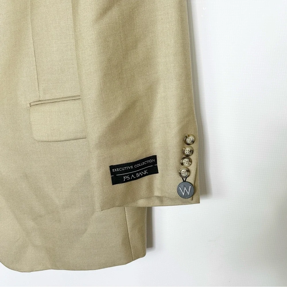 NWT - Jos.A.BANK Men’s suit jacket | 46R   Condition NWT
